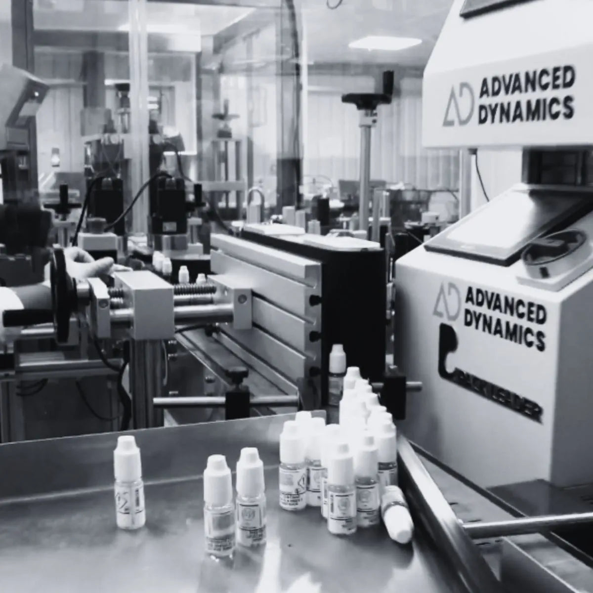 E-Liqiud labelling machine - black and white